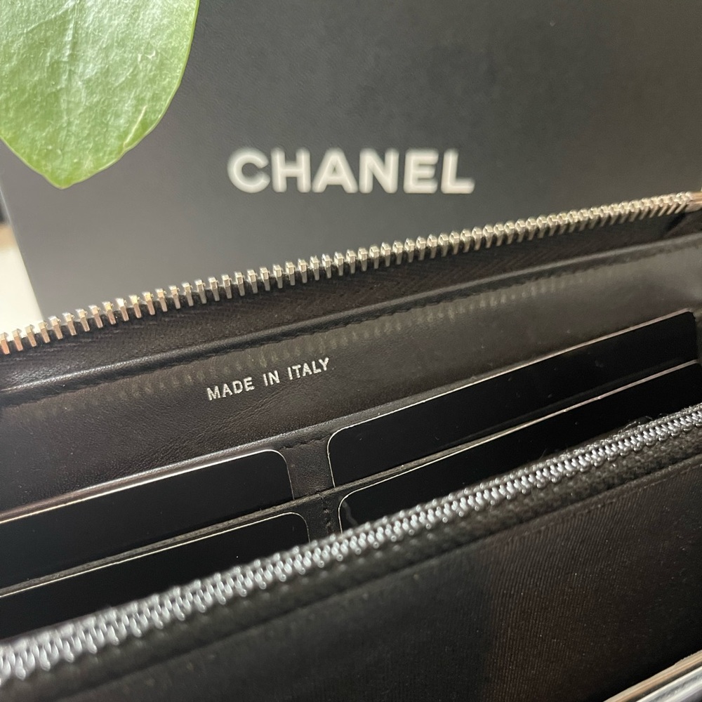 Chanel Timeless/Classique black patent leather wallet - Picture 6 of 8